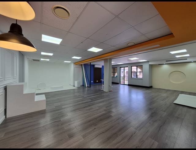 108M² OFFICE TO LET IN HYDE PARK